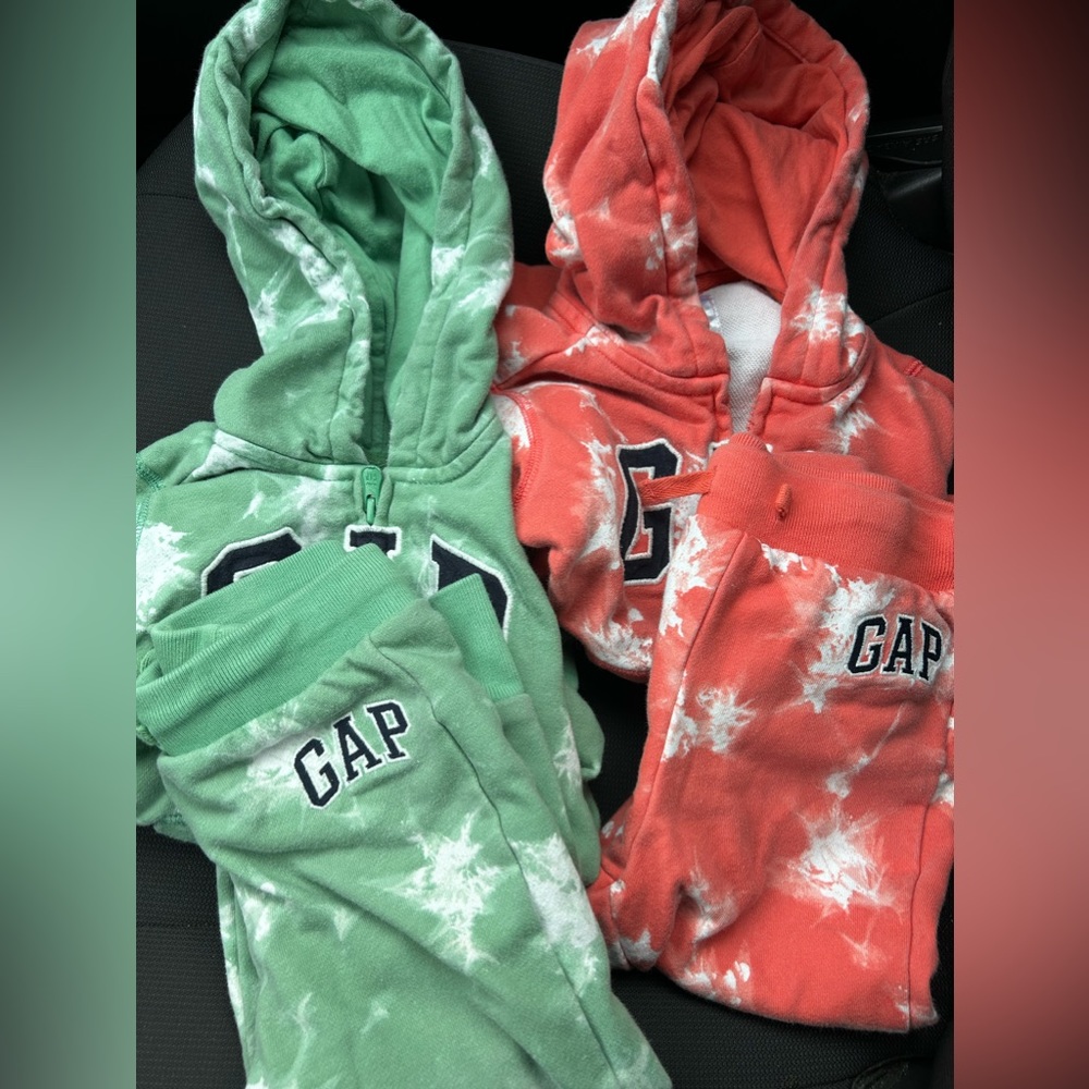 Gap 3T sweatsuits